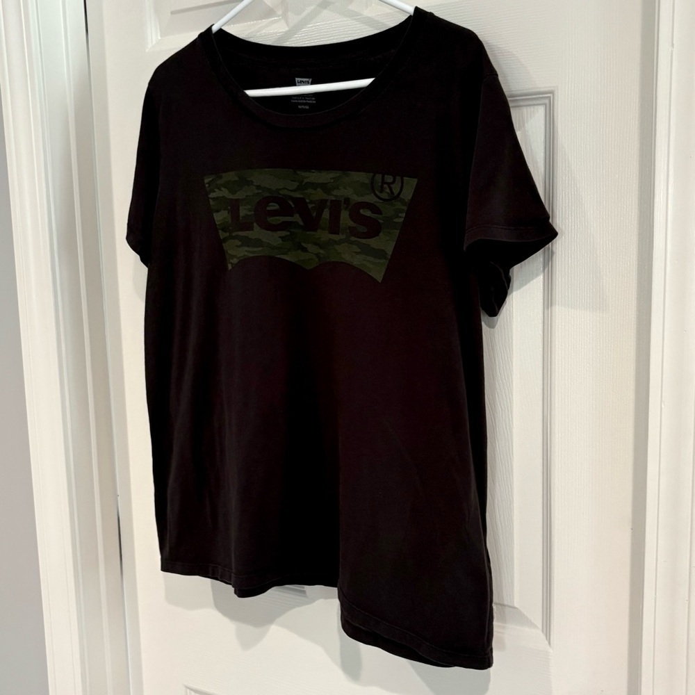 Levi's Black Green Camo Batwing Logo Tee Shirt Women Plus Size 1X Short Sleeve - Picture 5 of 13